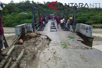 Putus total jalur transportasi darat TTS-Malaka