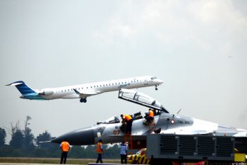 TNI AU paksa turun pesawat kargo ilegal di Batam