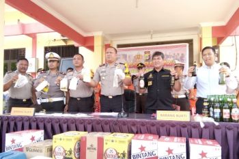 Polres Morowali sita ribuan liter minuman keras