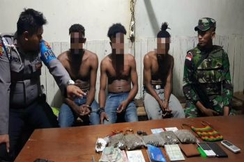 Satgas Pamtas Yonif 328/DGH amankan ganja dan minum beralkohol