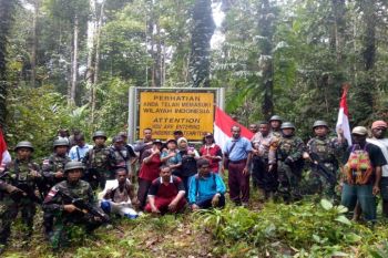 Danyonif 328: masyarakat antusias diajak patroli ke patok perbatasan RI-PNG