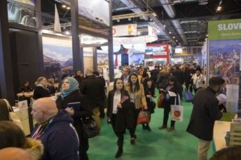 Pembukaan pemeran pariwisata di Spanyol diwarnai demo