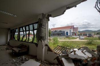 Renovasi Ruang Kuliah Untad Pascagempa