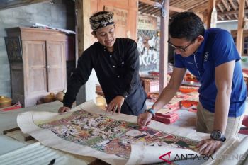Sandi kagumi pengrajin wayang beber di Wonogiri