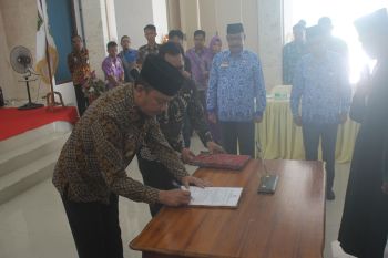 Bupati Sukamara lantik 11 pejabat administrator dan pengawas