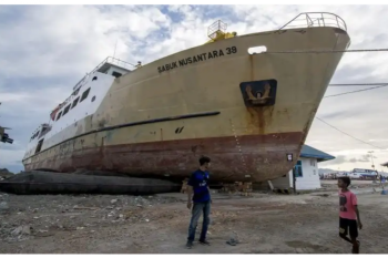 Kapal Motor Penyeberangan Karam 12 Penumpang Hilang di Kapuas Hulu