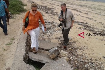 Wisatawan keluhkan kerusakan fasilitas wisata di Pantai Tablolong