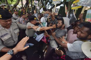 Unjuk rasa Papua dibubarkan Polisi