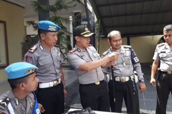 Kapolres Ponorogo Periksa Senjata Api Anggota