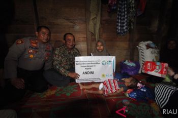 Andini, Anak Kecil yang Hidupi Dua Adik Balitanya Dapat Beasiswa