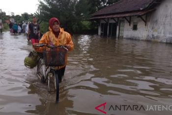Kudus juga dilanda banjir, warga mulai mengungsi