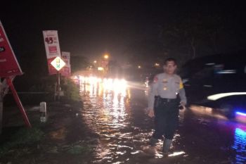 Sungai penuh sampah, Pantura Pati Banjir