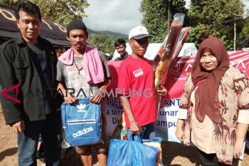 Warga Korban Tsunami Antusias Terima Bantuan BUMN