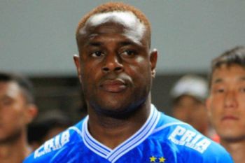 Bek Persib Bandung Igbonefo tanggapi santai meski tim belum memulai latihan