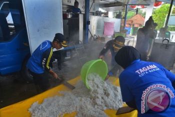 Delapan dapur umum disediakan layani pengungsi bencana banjir di Sulsel