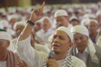Ustadz Arifin Ilham menuju Penang Malaysia untuk meneruskan perawatan