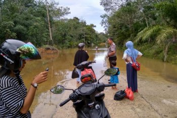 As La Nina brings disaster, misery, demand for climate action grows