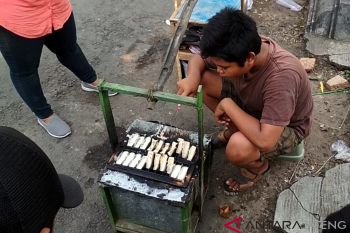Bocah putus sekolah dan jualan gandos di Kudus dijamin biaya pendidikannya (VIDEO)
