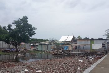 Trik berkendara menerabas genangan air
