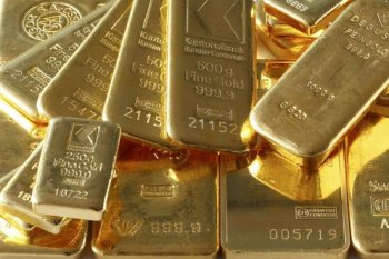 Emas berjangka memperpanjang kerugian di tengah menguatnya dolar AS