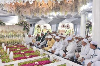 Ribuan Jamaah Padati Haul KH Anang Sya'rani Arif