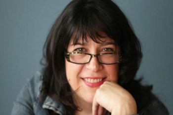 Novel erotis terbaru dari penulis 'Fifty Shades'
