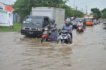 Banjir di jalan Kudus-Purwodad