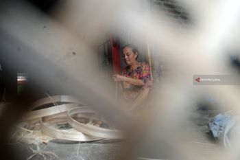 Kerajinan Tampah Terancam Gulung Tikar