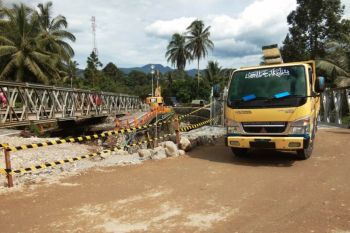 Jembatan darurat kedua Padang-Bukittinggi diujicoba
