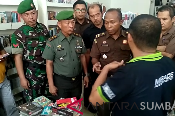 Buku diduga bermuatan komunisme ditemukan di Padang