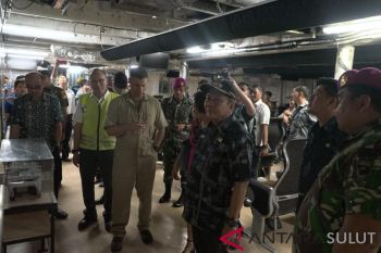 Lomban kunjungi kapal USNS Brunswick