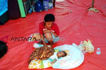 Bayi Nova lolos dari tsunami meski 11 jam tak jelas keberadaannya