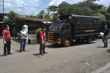Pascapenangkapan 10 orang di Solo, polisi olah TKP