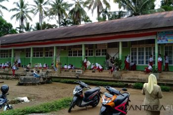 Aktivitas SDN 24 Aur Malintang kembali normal pascapemalangan pintu kelas