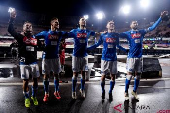 Napoli tundukkan Lazio 2-1