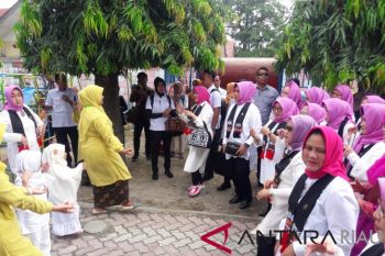 Ibu Iriana Ajarkan Gerakan Cuci Tangan Kepada Siswa PAUD