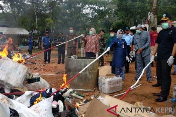 Kejari Tanjungpinang musnahkan barang bukti senilai Rp5 miliar