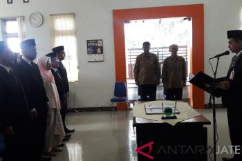 KPU Temanggung lantik 40 anggota PPK tambahan