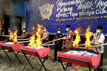 15,3 juta batang rokok ilegal dibakar dan ditimbun di Kudus