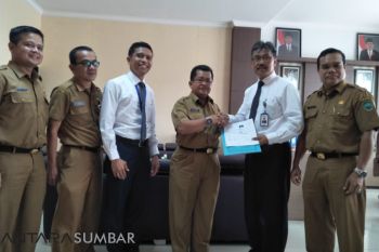 Taspen Bukittinggi serahkan tabungan hari tua ASN