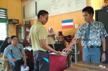 Aneh tapi nyata, pelajar Muratara jadi "Manusia listrik"