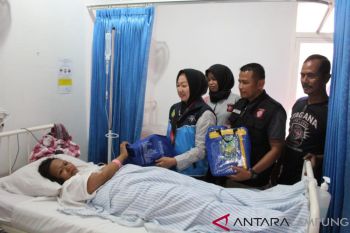 Seorang pengungsi terdampak tsunami melahirkan anak laki-laki