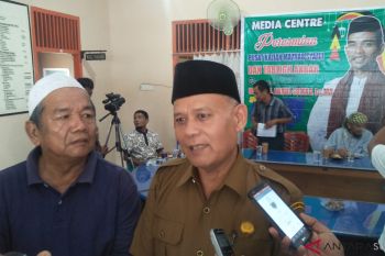 Jelang tabligh akbar bersama UAS, panitia bersihkan atribut parpol