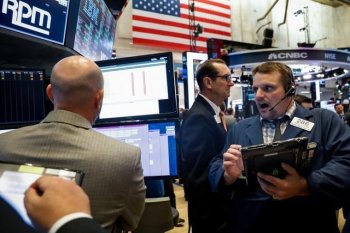 Wall Street berakhir menguat didorong data positif