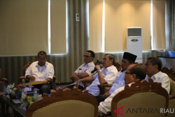 Bupati Siak ujicoba video conference dengan para camat