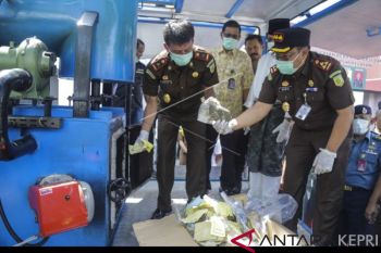 Kejari Batam musnahkan barang bukti senilai Rp5 miliar