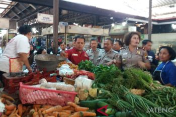 Stok cukup, harga telur dan bawang di Solo naik