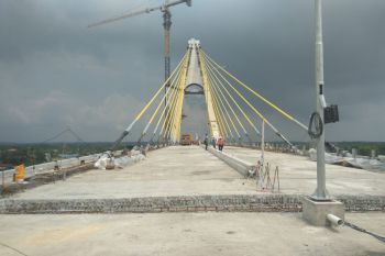 24 Truk Berjejer di Jembatan Siak IV, Ada apa ya?