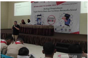 LKBN ANTARA Sosialisasi Cegah Berita Hoaks di SMKN 1 Surabaya
