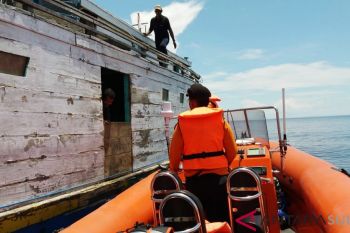 Basarnas Evakuasi Kapal Bocor Di Perairan Wakatobi